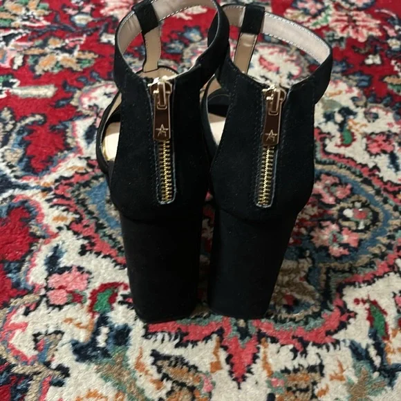 Prima Donna Collection Block Heeled Sandal - Picture 4 of 5